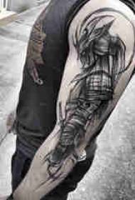 Tatuaż samuraja, ramię chłopca, dominujący obraz tatuażu wojownika