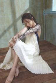 Stella cinese del tatuaggio Yao Di braccio su foto tatuaggio nero grigio