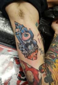 Татуировка на руке, цветная мультяшная татуировка на мужской руке