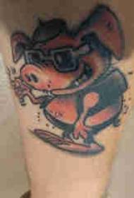 Material de tatuagem no braço, porco masculino, imagem colorida de tatuagem de porco