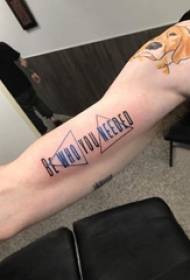 Corpo di fiore tatuaggio inglese studente maschio braccio fiore corpo tatuaggio inglese tatuaggio triangolo immagine