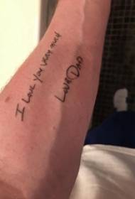 Lengan tatu menetapkan lengan pelajar lelaki pada gambar tatu bahasa inggeris