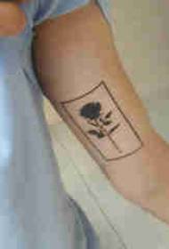 Plant tatoveringsguttarmer på svart rose og geometrisk tatoveringsbilde