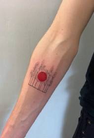 Arm tatuering bild pojke arm på stora träd och sol tatuering bild