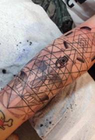 foto tatuaggio teschio braccio ragazza su foto tatuaggio teschio grigio nero