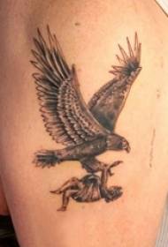 Eagle en vrouw tattoo patroon schooljongen met creatieve adelaar en vrouw tattoo foto