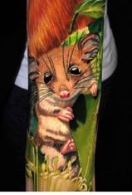 Mouse tattoo mufananidzo wechirume mudzidzi ruoko uye chirimwa tattoo mufananidzo