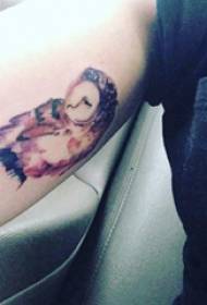 Gufo della ragazza del gufo del tatuaggio sull'immagine del tatuaggio del totem