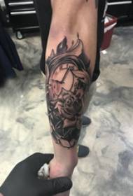 Arm tattoo setšoantšo sa sekolo sa moshanyana letsohong la rose le setšoantšo sa tattoo ea oache