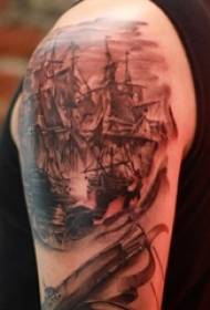 Lámh an bhuachaill Tattoo ar sheoltaí tattoo seolta