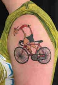 Bicicleta engranaje tatuaje chico personaje en brazo y bicicleta tatuaje foto