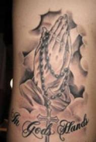 Oración mano brazo tatuaje