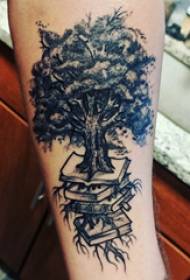 Tatueringar för handträdspojkar på böcker och stora tatueringsbilder på träd
