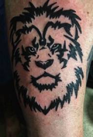 Modèle de tatouage tête de tigre mâle tête de tigre sur l'image de tatouage tête de tigre noir