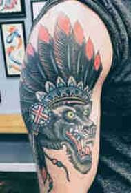 Tatuagem masculina de penas indianas braço no lobo e imagens de tatuagem de penas indianas