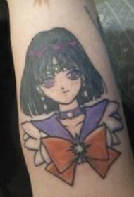 Тийнейджърка татуировка момиче цветна татуировка на ръката на момичето