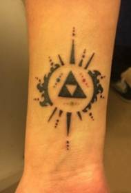 Elementos geométricos tatuagens braços de meninos em triângulos e fotos de tatuagens redondas
