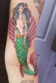 Tattoo péinteáil patrún buachaill mermaid tattooed patrún mermaid ar lámh