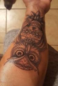 Снимка на татуировка сова мъжки ученик ръка сова татуировка снимка