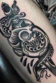 skull agus nathair tattoo patrún buachaill lámh agus pictiúr tattoo nathair