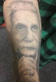 Lámh charachtar tattoo portráid lámhscríofa ar phictiúr dubh tattoo Einstein