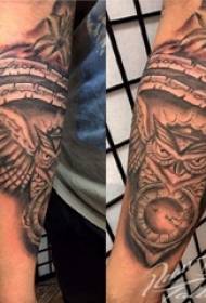 Mussol del tatuatge, noi, braç, mussol, tatuatge europeu, imatge