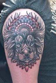 Tatuaggio di cucciolo bracciu di bracciu di razza di tatuaggio di cucciolo di animali