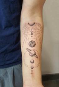 Geometrisk element tatuering manlig student arm på mystisk planet tatuering bild