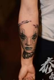 Abstrakte karakter arm tattoo