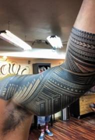 Трибал тотем таттоо мушки тетоважа на геометријској слици тетоваже