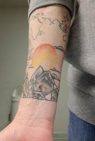 Qalabka tattoo gacanta, gacanta lab, qorraxda iyo sawirrada buurta
