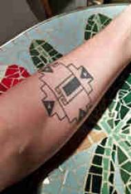 Tato geometris, lengan anak laki-laki, gambar garis tato sederhana