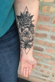 Arm tetovējums materiāla meitene dimanta un ziedu tetovējums attēls uz rokas