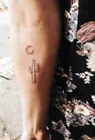 Braço de menino de tatuagem de cacto na lua e imagens de tatuagem de cacto