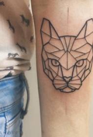 Brațul masculin student tatuaj geometric pe imagine de tatuaj leopard negru