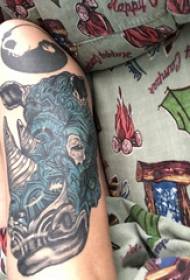 Modello di tatuaggio di rinoceronte Foto di tatuaggio di rinoceronte dipinta sul braccio del ragazzo