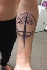 Koku tetovējums, zēna roka, vienkāršs līnijas tetovējums koku tetovējums
