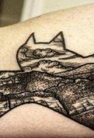 Ръката на момчето за татуировка на прилеп върху снимка на черната татуировка на прилеп