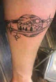 Matériau de tatouage de bras, bras de garçon, paysage et image de tatouage de la planète
