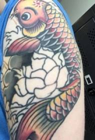 Tetovaža lignjev, moška roka, vzorec tatoo lignjev