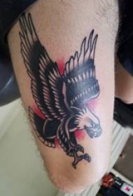 Tattoo águia imaxe brazo do neno na cor tatuaxe águia foto