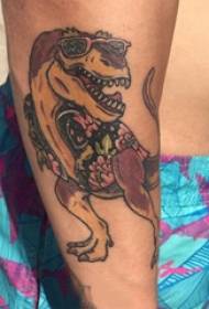 Modèle de tatouage de dinosaure bras du garçon sur le motif de tatouage de dinosaure