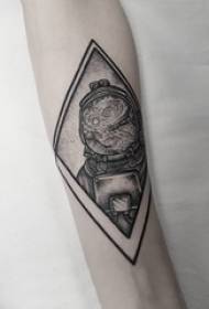 Elementos geométricos tatuagens braços de meninos em fotos de tatuagem de losango e astronauta