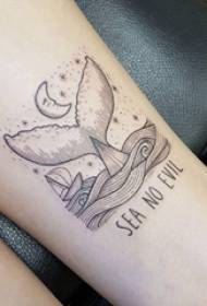 Τατουάζ φάλαινα κορίτσι στο χέρι στα αγγλικά και φάλαινα ουρά τατουάζ εικόνα