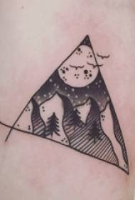 Tatoveringslandskap, guttearm, trekant og liggende tatoveringsbilder