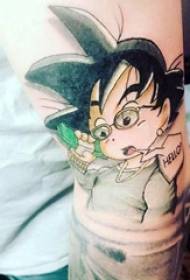 Materiale del tatuaggio del braccio, immagine del tatuaggio del personaggio dei cartoni animati sul braccio del ragazzo