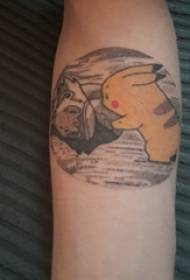 Tatuaggi armi braccia studenti maschi nantu à tondi è pikachu ritratti di tatuaggi