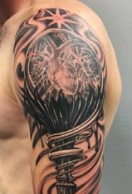 Tatuagem de espora, tatuagem masculina no braço