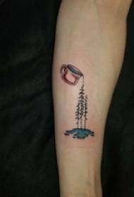 Ruka tetovaža slika dječak ruka na šalicu i biljka tetovaža slika