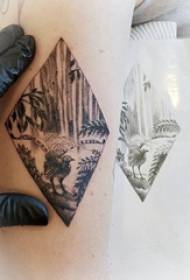 Geometrisk dyr tatovering pige sort grå dyr tatovering billede på armen